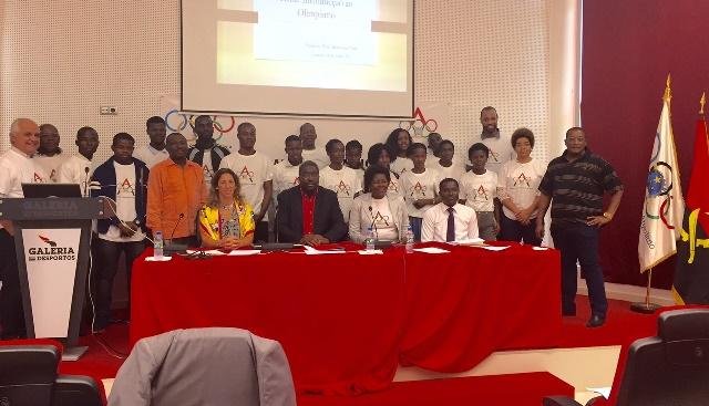 Foto Familia III Sessao da AOA 1