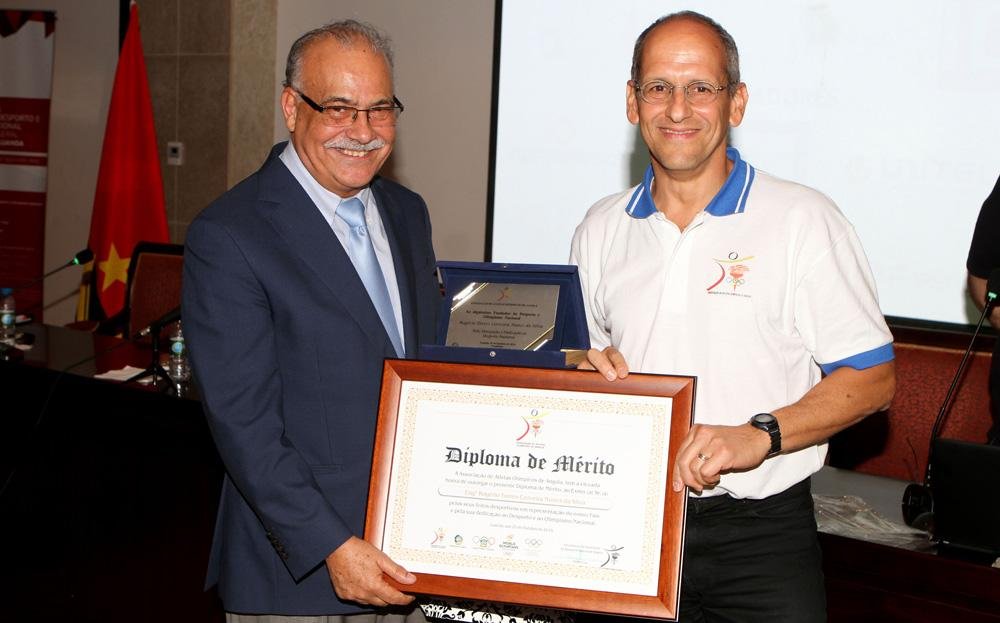 Homenageia Eng. Rogerio Silva,  Premio Entregue pela Atleta Olimpico Nadador Jorge Lima