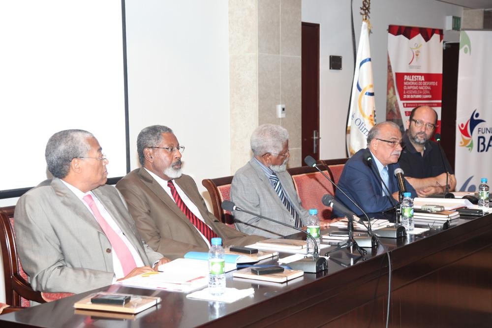 Mesa de Honra Dr Jose Sardinha de Castro, Dr Ruy Mingas, Eng. Germano Araujo, Eng. Rogerio Silva e Moderador Jorge Gomes