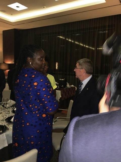 IOC Presidente e Olimpicas Andebolistas Elisa Webba e Odeth Tavares