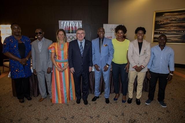 IOC Presidente Thomas Bach com Atletas Olímpicos