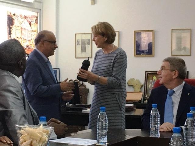 III Presidente COA Rogerio Silva a Ofertar a Pelmira do IOC