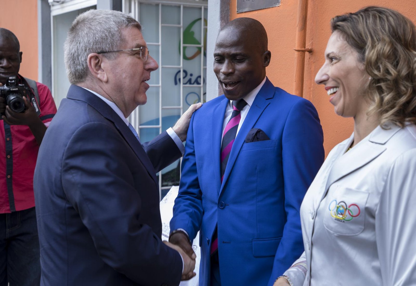 Presidente do IOC a Saudar os Olimpicos Joao Ntyamba e Nadia Cruz