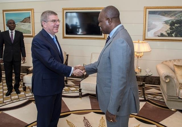 Cumprimentos Presidente IOC e VP Angola