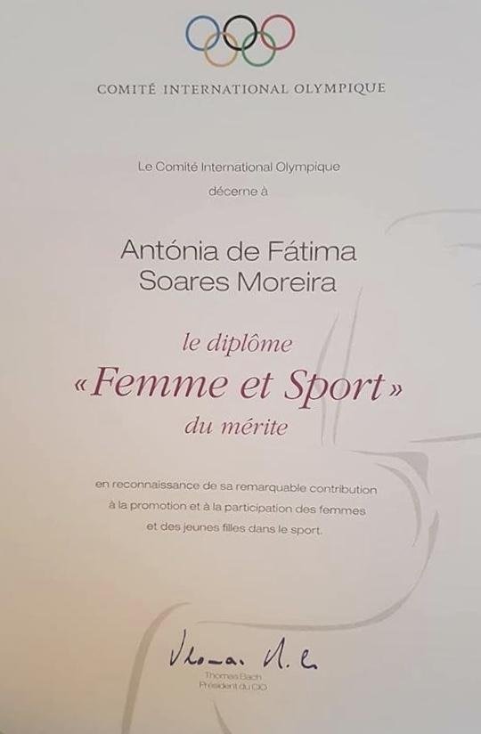 Diploma de Mérito a Mulher Desportista a Antónia Moreira