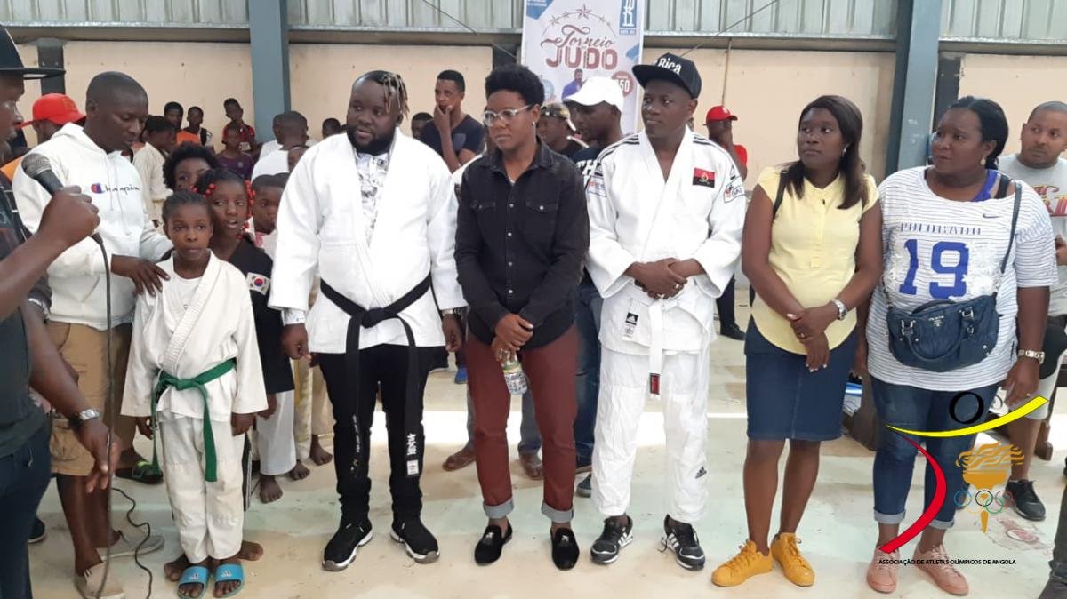 ADMINISTRADOR TOMÁS BICA MUMBUNDO, TESTEMUNHA O ENCERRAMENTO DO TORNEIO DE ARTES MARCIAIS NO SAMBIZANGA.