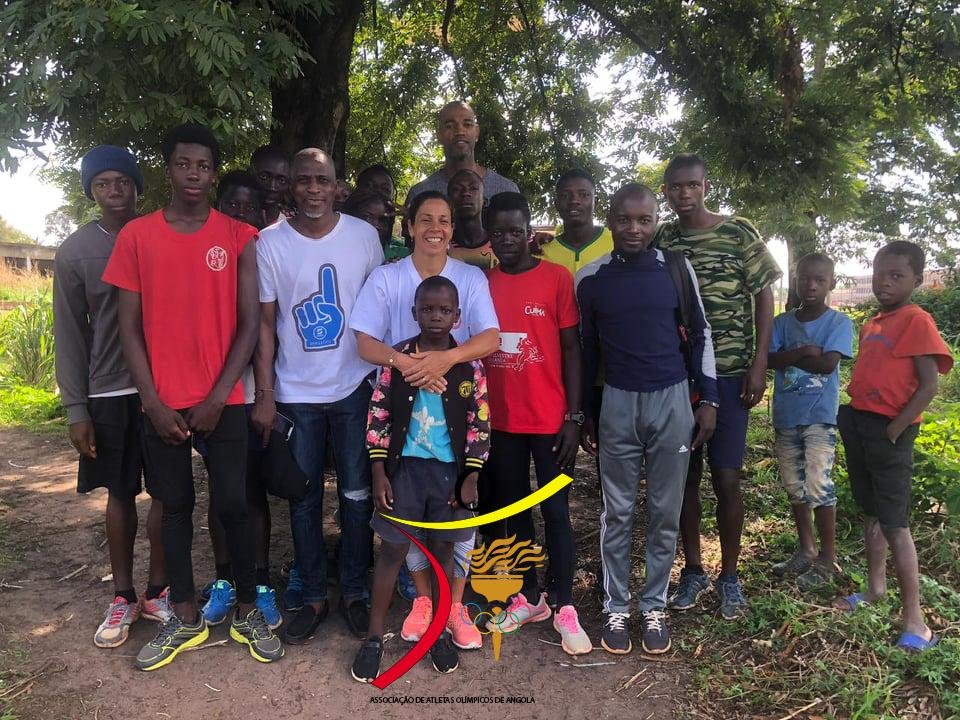 O Atleta Olímpico João Ntyamba Apadrinha Grupo de jovens de Atletismo no Luena