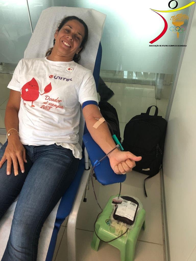Vice presidente da AAOA Elsa Freire participou da campanha de doanção de sangue UNITEL