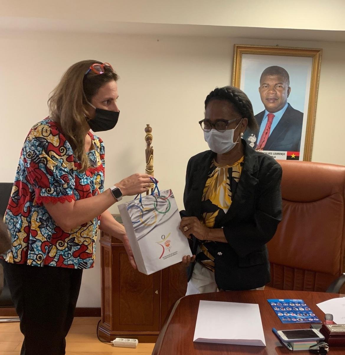 Olímpicas reúnem com Organização da Mulher Angolana