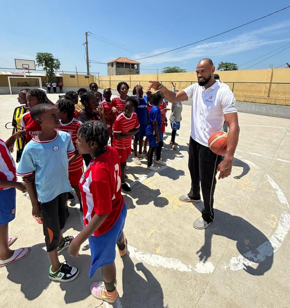 AAOA, Unitel, Lar da Nazaré 4