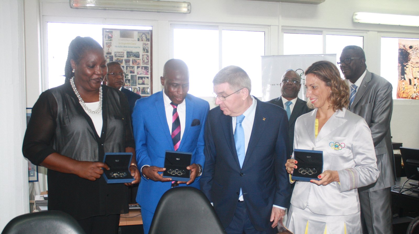 Homenagem aos Atletas Olimpicos Elisa Webba, Joao N\'tyamba e Nadia Cruz pelo Presidente do IOC Thomas Bach