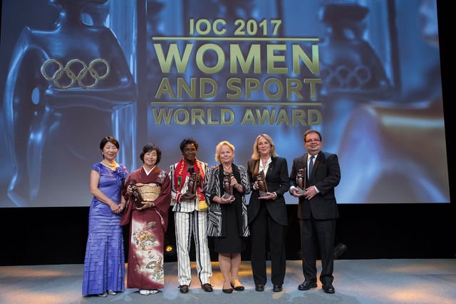 Comité Olímpico Internacional (IOC) Premiou o Troféu Mulher e Desporto e Treinadores